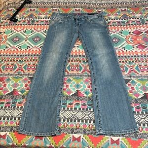 Rock & Roll Cowgirl Woman’s Low Rise Medium Wash Size 30x 34 Jeans